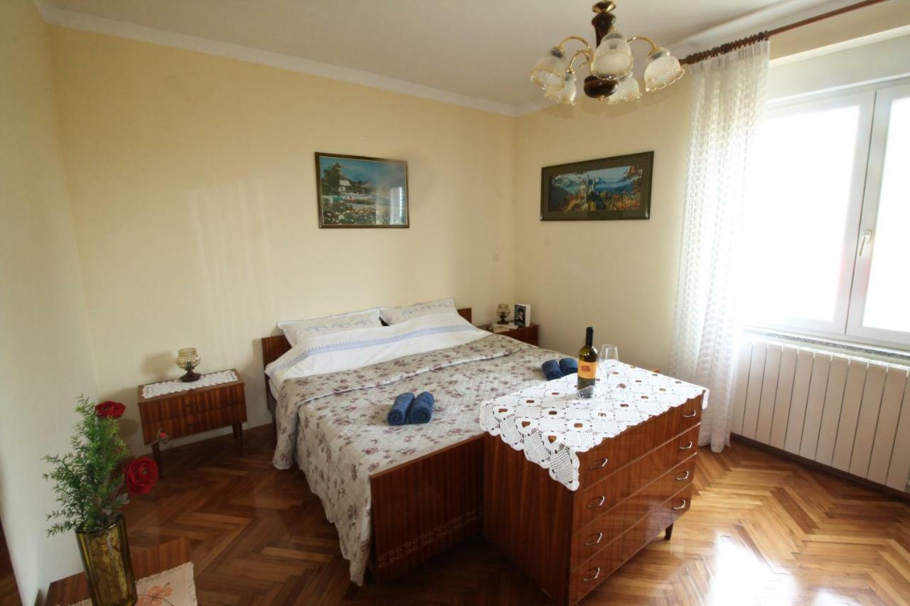 Apartment Persich Pula Exterior foto